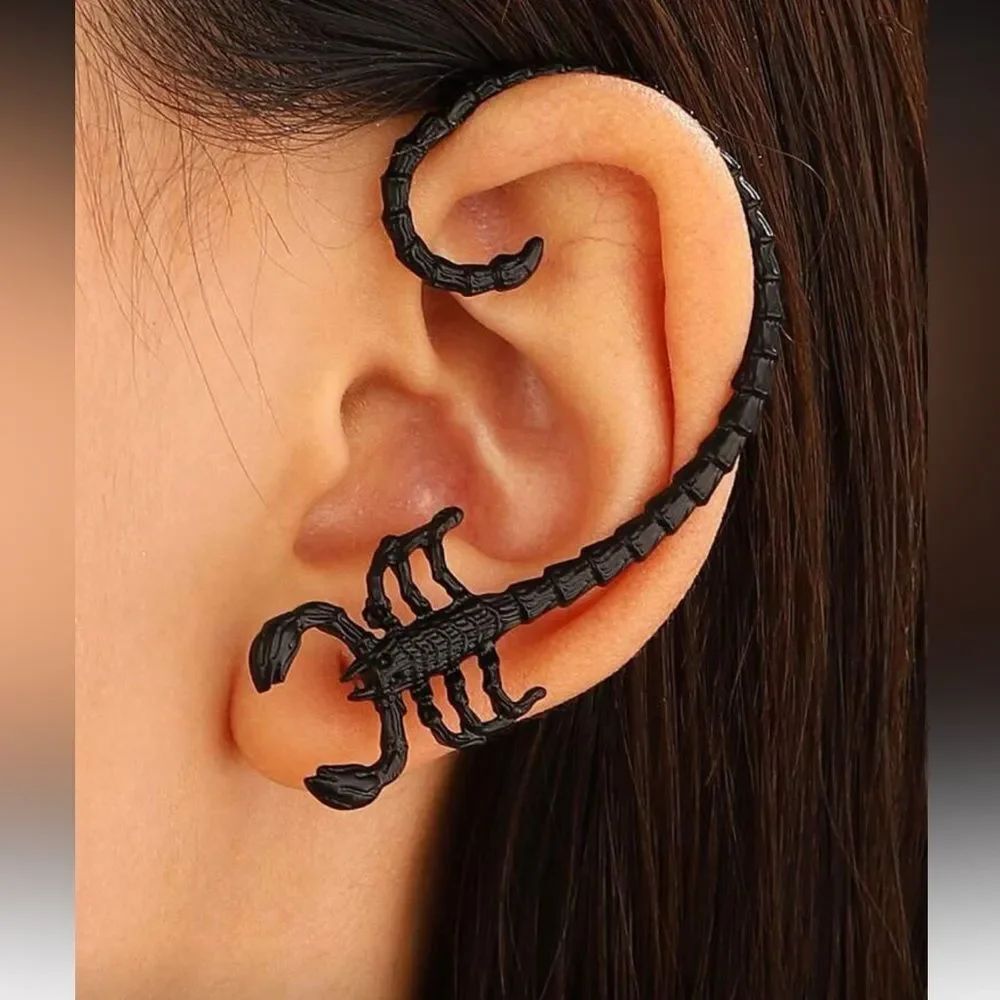 Black Scorpion Ear Cuff #2075
